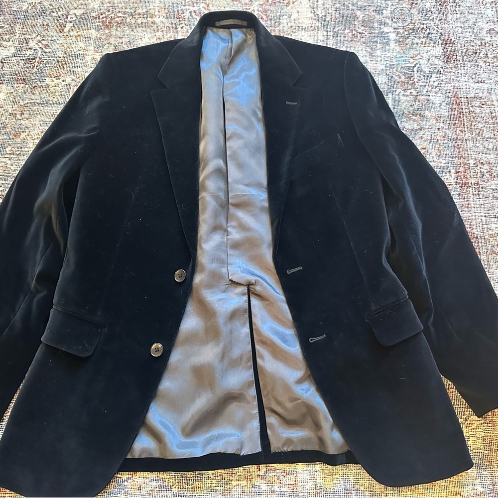 Theory Men’s Velvet blazer 
Size 38S
Great condition/like new
Worn twice